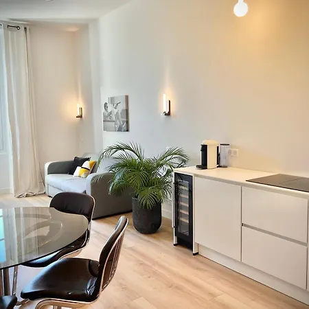 Viewing The Park, Amazing Decorated Separate Bedroom *