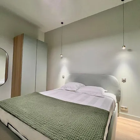 Viewing The Park, Amazing Decorated Separate Bedroom Nizza